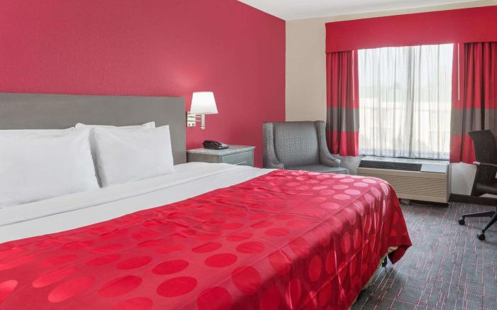 Clarion Pointe - Greensboro Coliseum Area