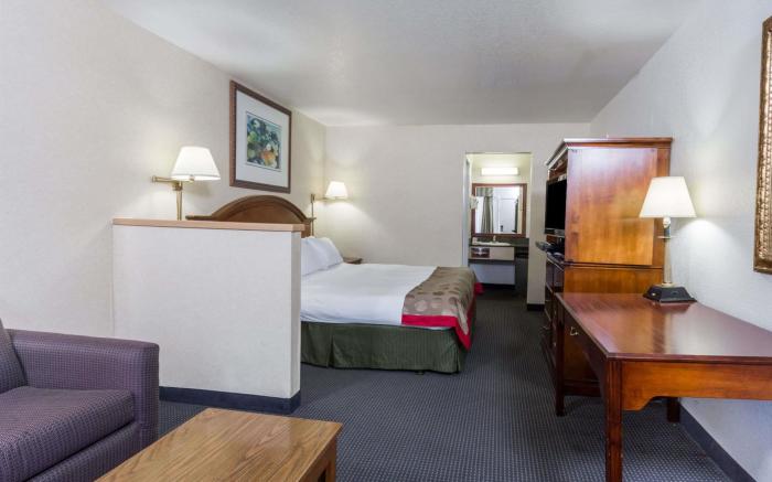 Country Inn & Suites by Radisson, Vallejo Napa Valley, CA