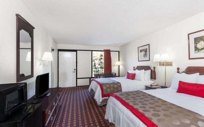 Travelodge by Wyndham Clarksville