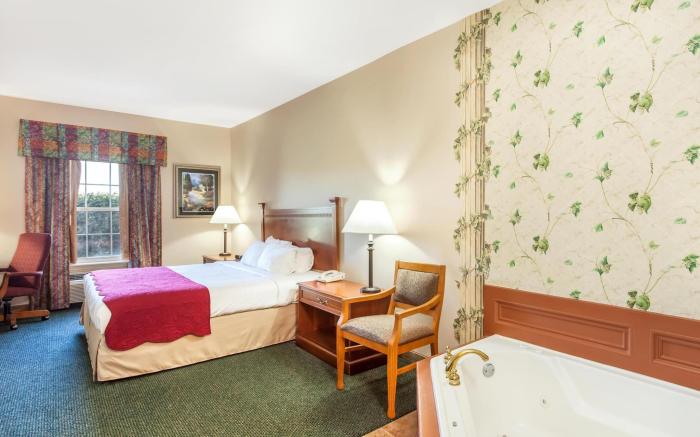 Ramada by Wyndham Sparta/At Speedway