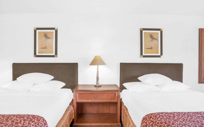 Ramada by Wyndham Barstow