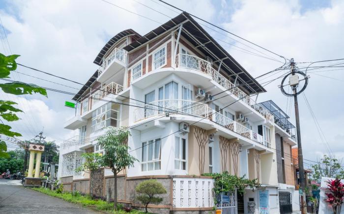 Urbanview Hotel Omah Anin Batu