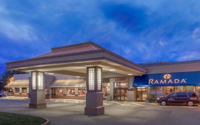 Ramada Hotel & Conference Center by Wyndham Kelowna