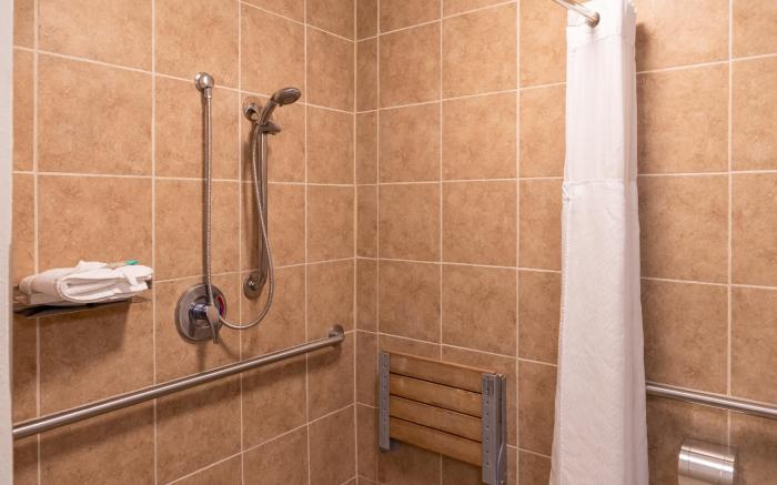 Cottonwood Suites Savannah Hotel & Conference Center