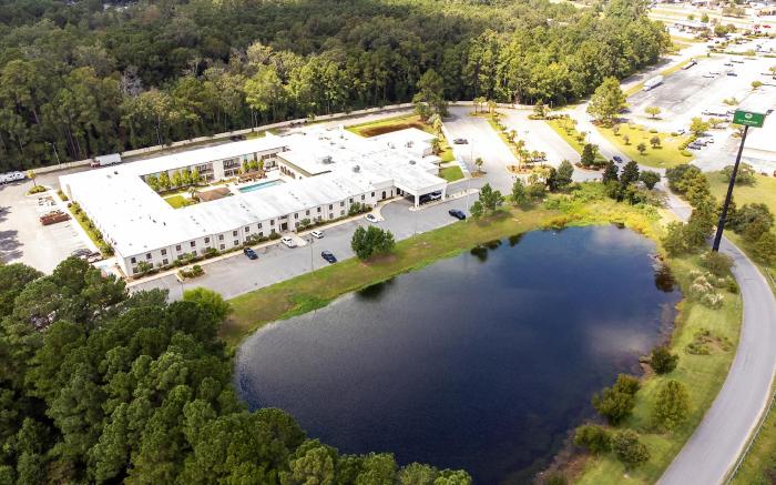 Cottonwood Suites Savannah Hotel & Conference Center