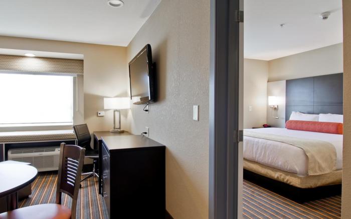 Best Western Plus Woodstock Inn Suites