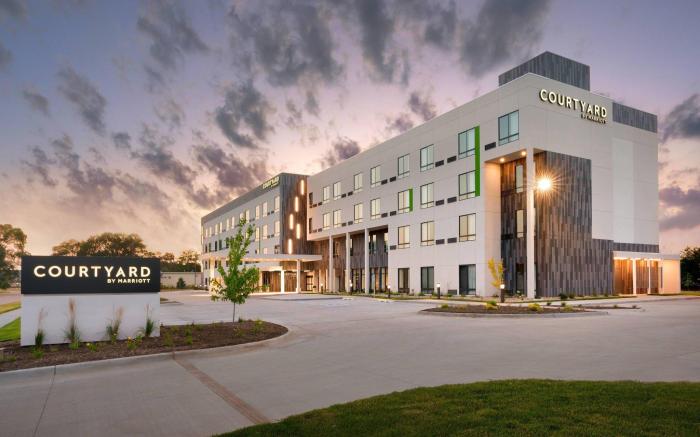 Courtyard Ames