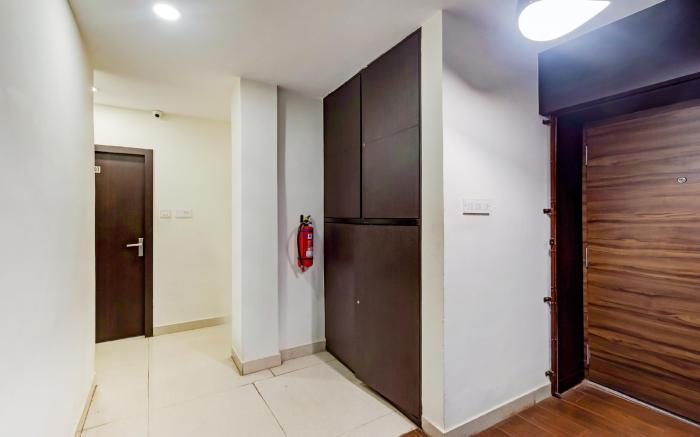 Itsy Hotels Neeranand Plaza