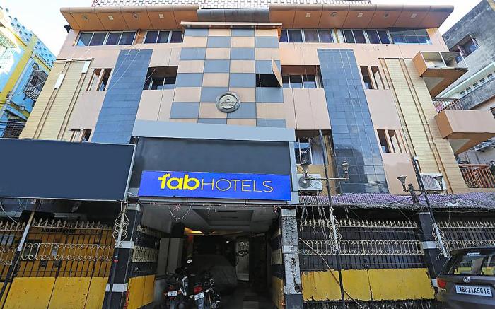 FabHotel Heera Holiday Inn - Nr. Eden Garden Stadium