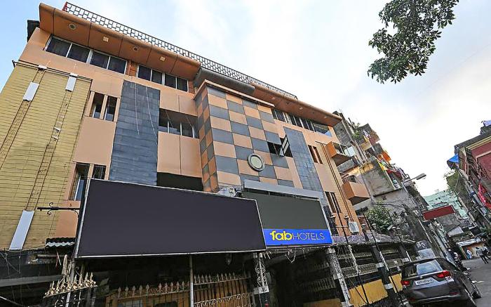 FabHotel Heera Holiday Inn - Nr. Eden Garden Stadium