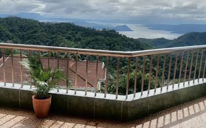 Sang Yoo Mountain View Tagaytay Hotel - Taal Lake View