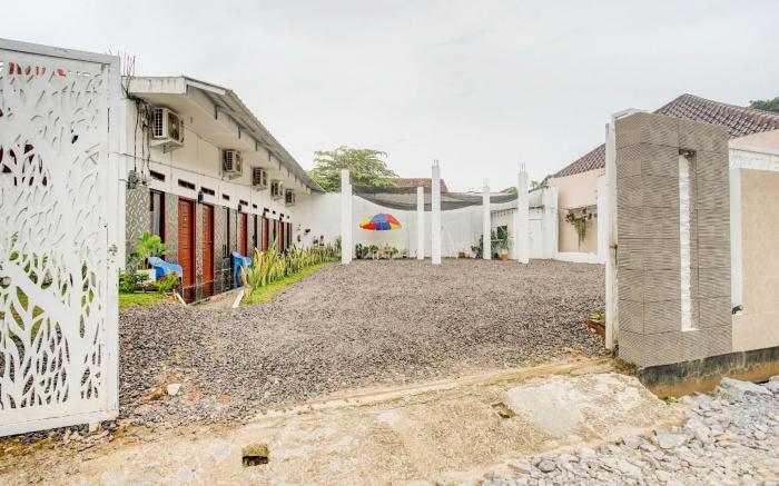 OYO 90124 Oemah Ratu Hostel Syariah