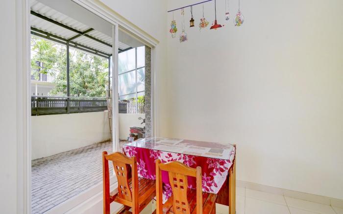 OYO 90173 Innapp Tenggilis Family Residence