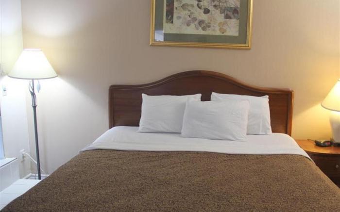 Niagara Inn & Suites