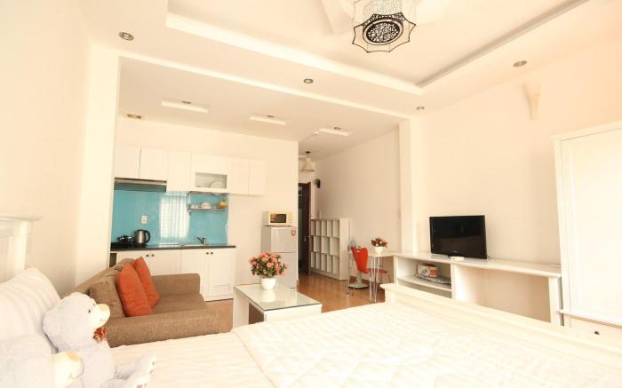Apartment with balcony on Nguyen Trai, dist.1 $390