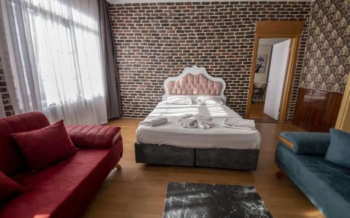 Royal Garden Suite and Hotel