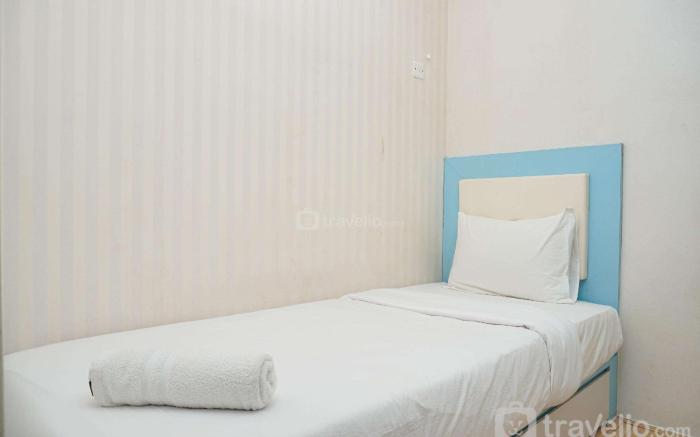 Gorgeous 2BR Green Pramuka Apartment By Travelio
