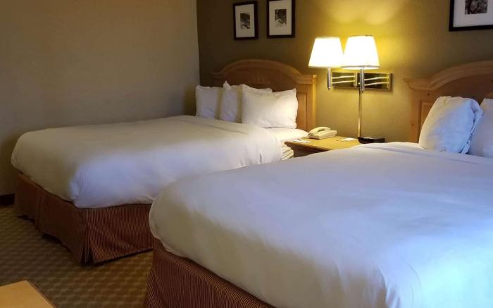 AmericInn by Wyndham Galesburg