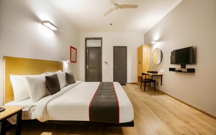 Townhouse 330 DLF Phase-2 Near Leisure Valley Park