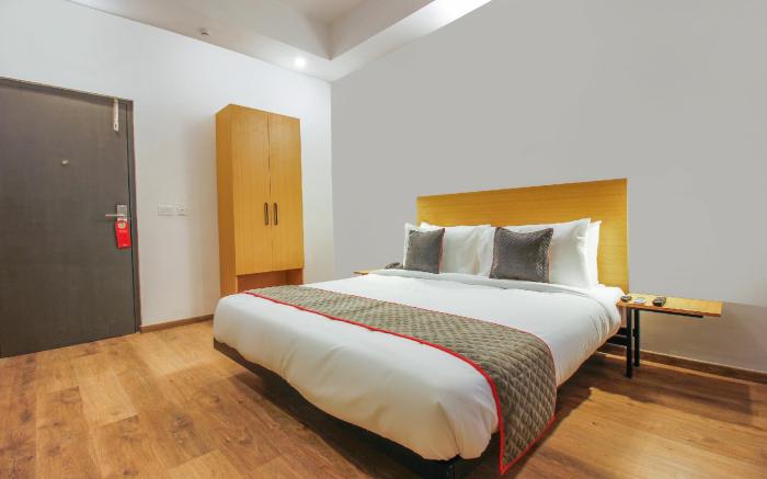 Townhouse White Ridge Shivam Road