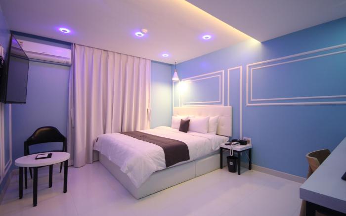 Gray Hotel