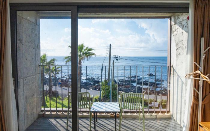 THE VILLAS OCEAN White