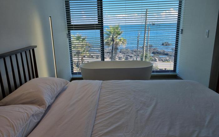 THE VILLAS OCEAN White