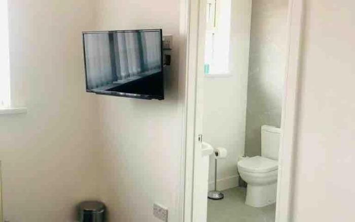 Heathrow Sleep 💤one / En-Suite Rooms ref# 6