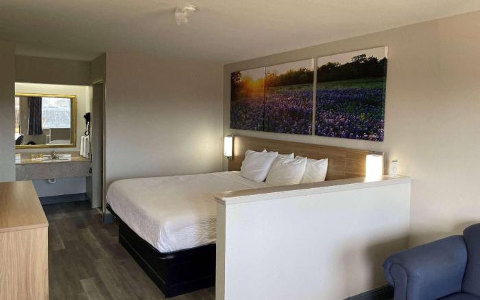 Days Inn by Wyndham San Antonio Southeast/Frost Bank Center