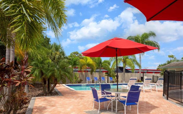 Super 8 By Wyndham Bradenton Sarasota Area