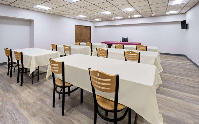 Super 8 By Wyndham Henrietta/Rochester Area