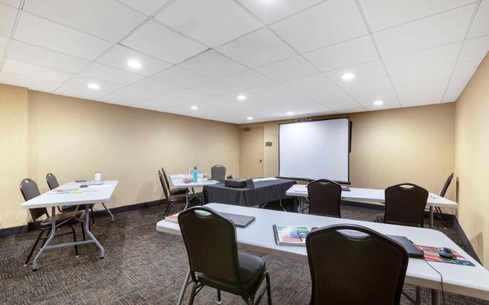 Best Western Plus Midwest Inn