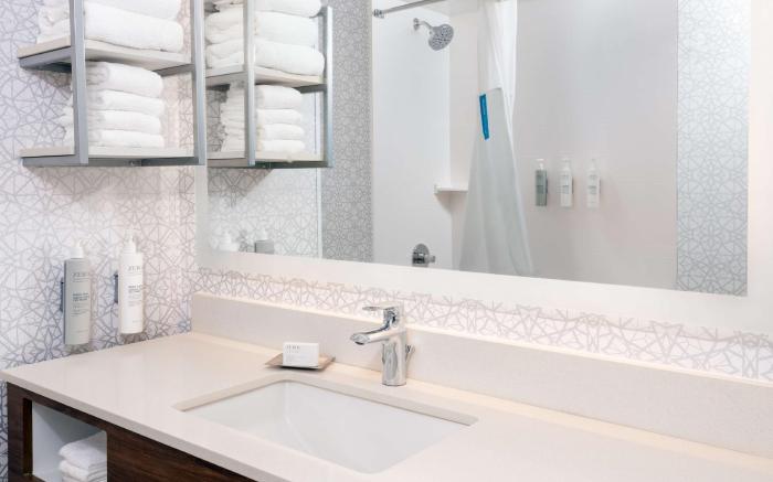 Hampton Inn & Suites Charlottesville-At The University