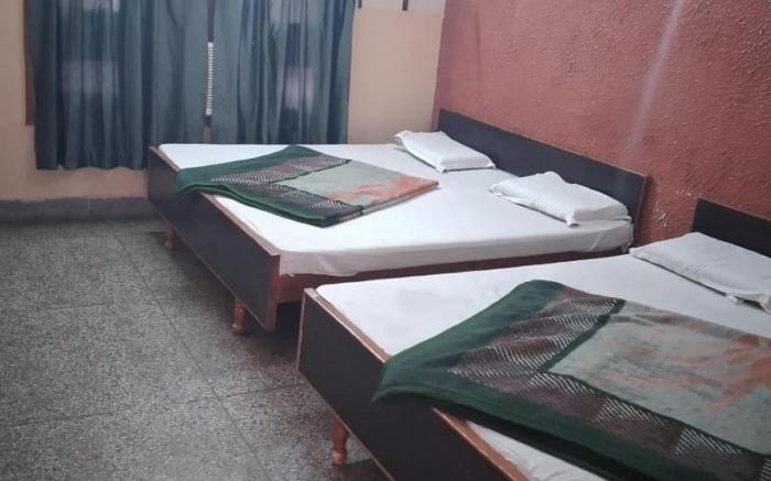 Goroomgo Gayatri Guest House Near Ganga River Haridwar