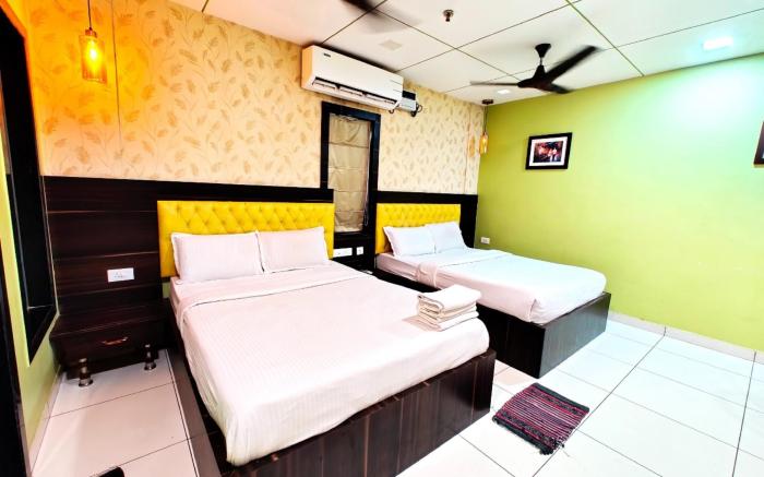 Goroomgo Royal Crown Puri Walking Distance from Sea Beach