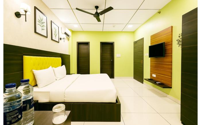 Goroomgo Royal Crown Puri Walking Distance from Sea Beach
