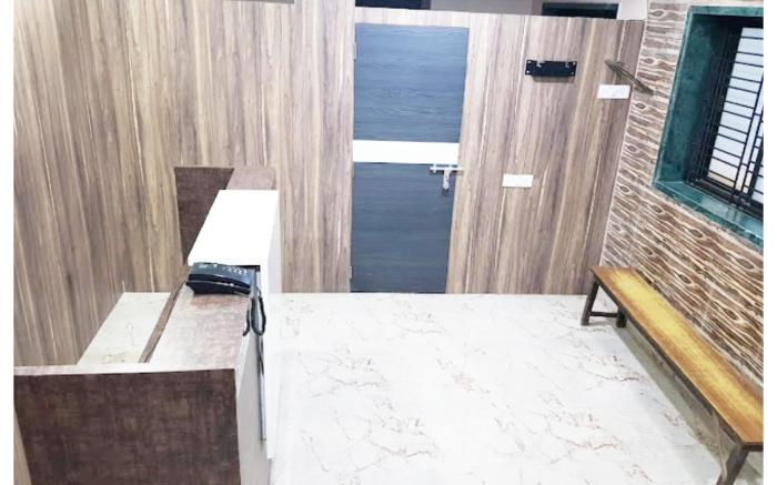 Goroomgo Dev Guest House Howrah - Near Railway Station