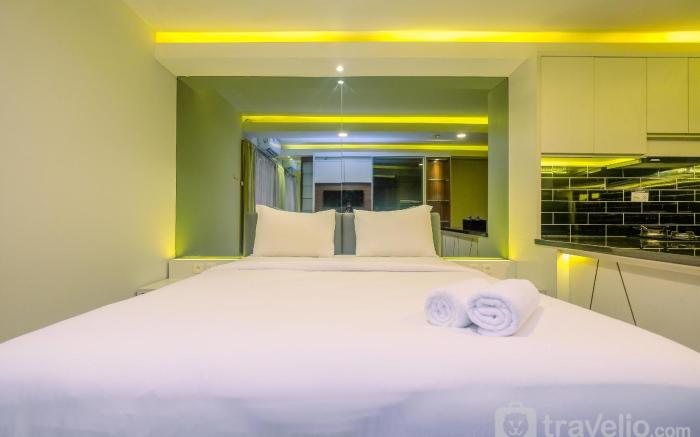Elegant and Comfy Studio Amethyst Apt By Travelio