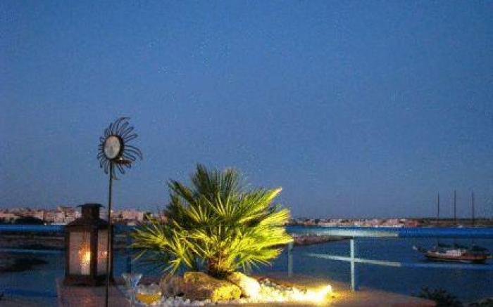 Hotel Il Faro Della Guitgia Tommasino