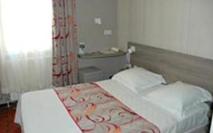 Brit Hotel Confort Le Revest Sainte-Maxime