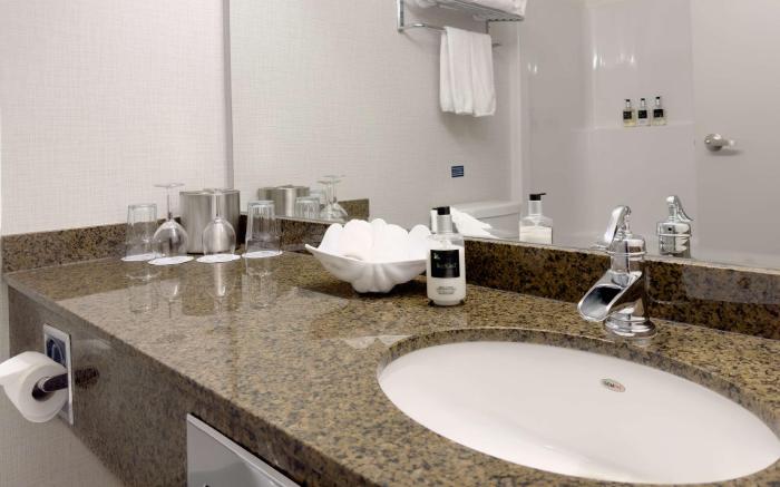 Coast Abbotsford Hotel & Suites