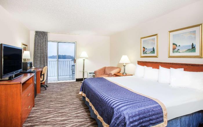 Baymont by Wyndham Hot Springs
