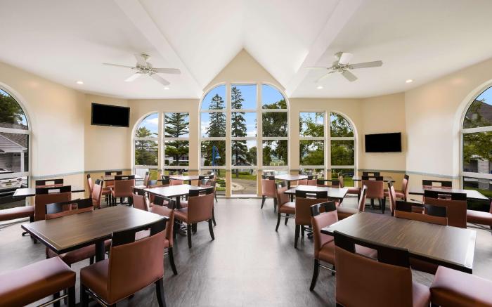 Best Western Harbour Pointe Lakefront