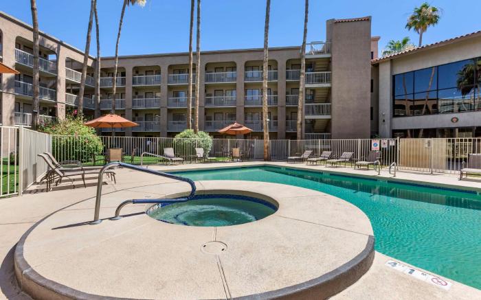 Best Western Plus Scottsdale Thunderbird Suites