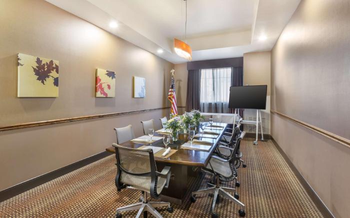 Best Western Premier Ivy Inn and Suites