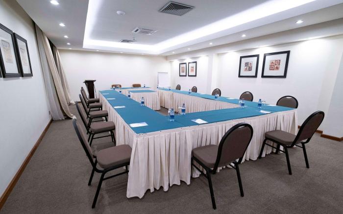 Hotel White Sands Resort and Conference Centre