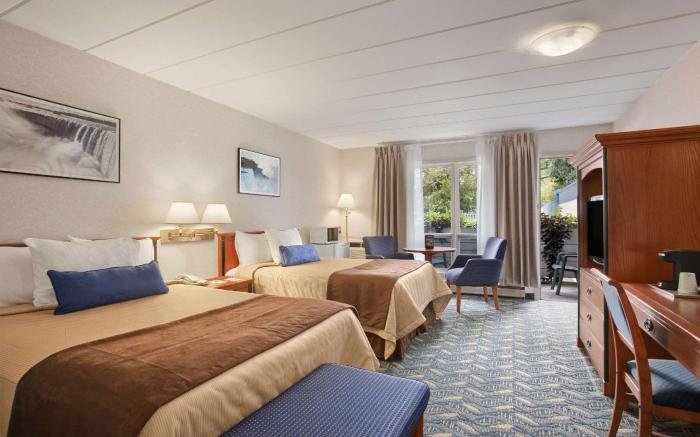 Travelodge by Wyndham Niagara Falls At the Falls