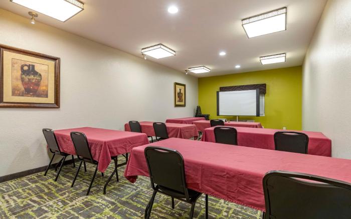 Best Western Plus Victoria Inn and Suites