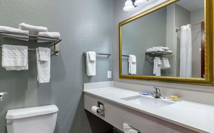 Best Western Plus Victoria Inn & Suites