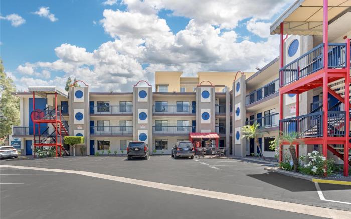 Best Western Courtesy Inn Hotel - Anaheim Resort at the Park